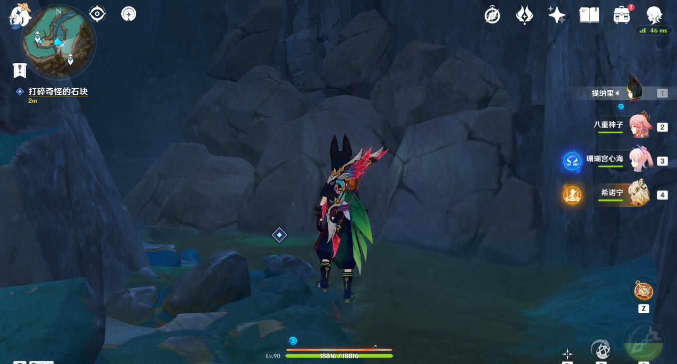 瀑布下打碎碎石塊